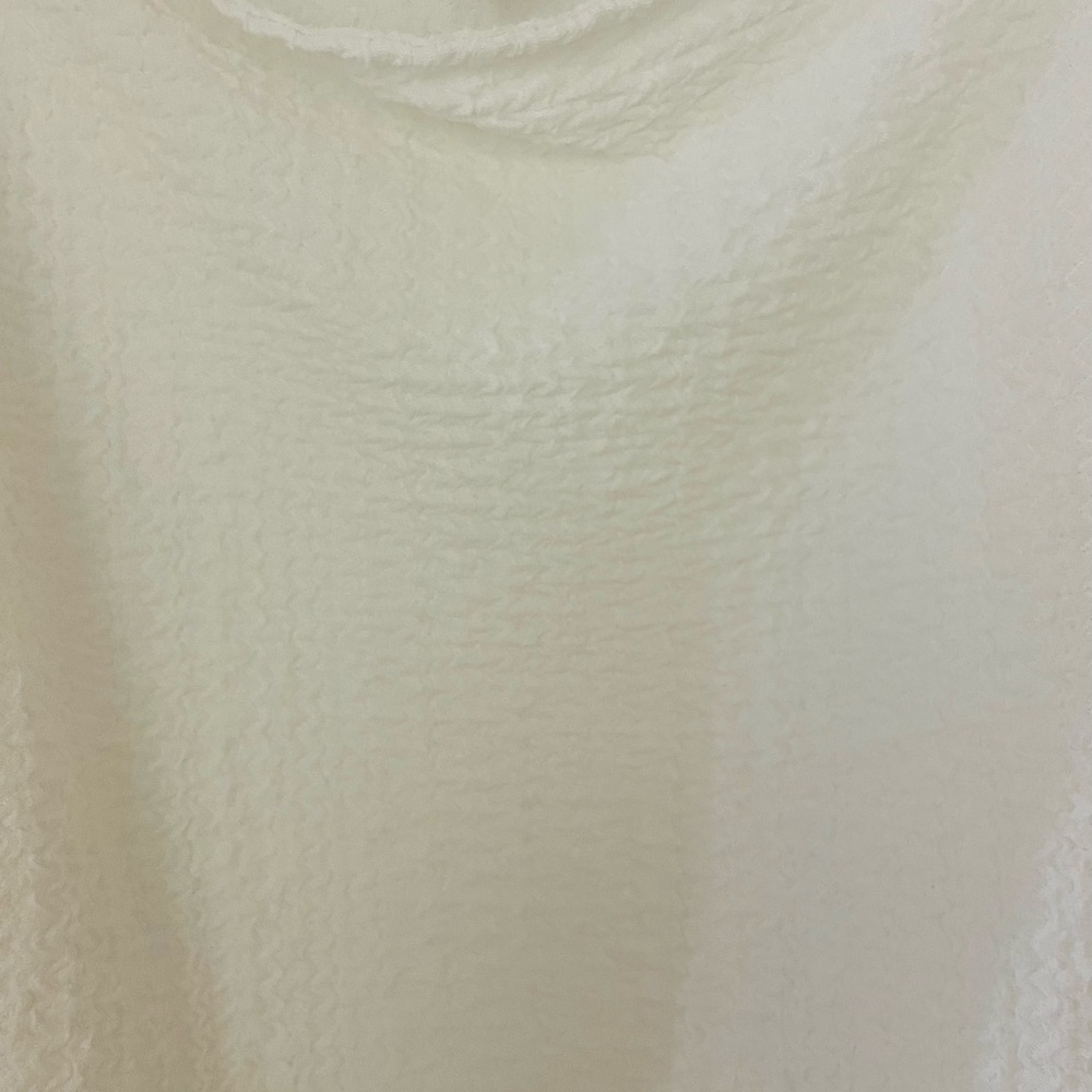Express Crinkle Texture Top - Picture 2 of 5